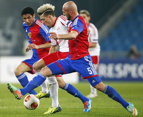 里昂主场大胜尼斯，争冠形势看涨