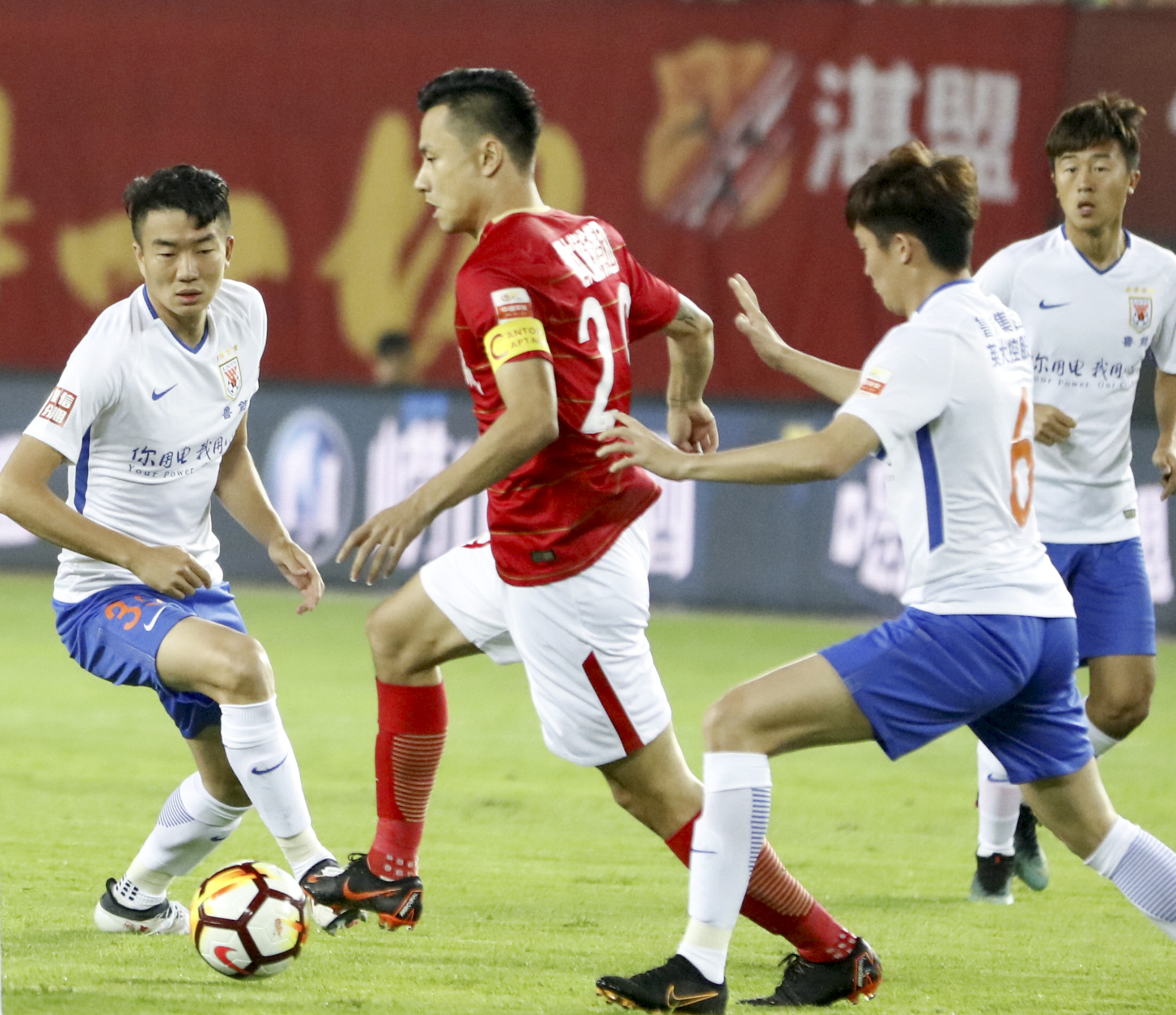 恒大客场胜鲁能，扩大领先优势