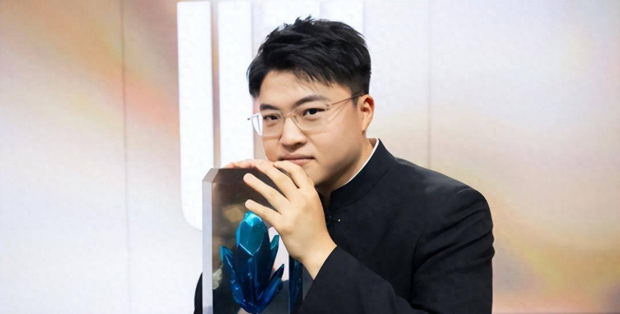 EDG翻盘IG,Uzi制霸全场 EDG翻盘IG,Uzi制霸全场