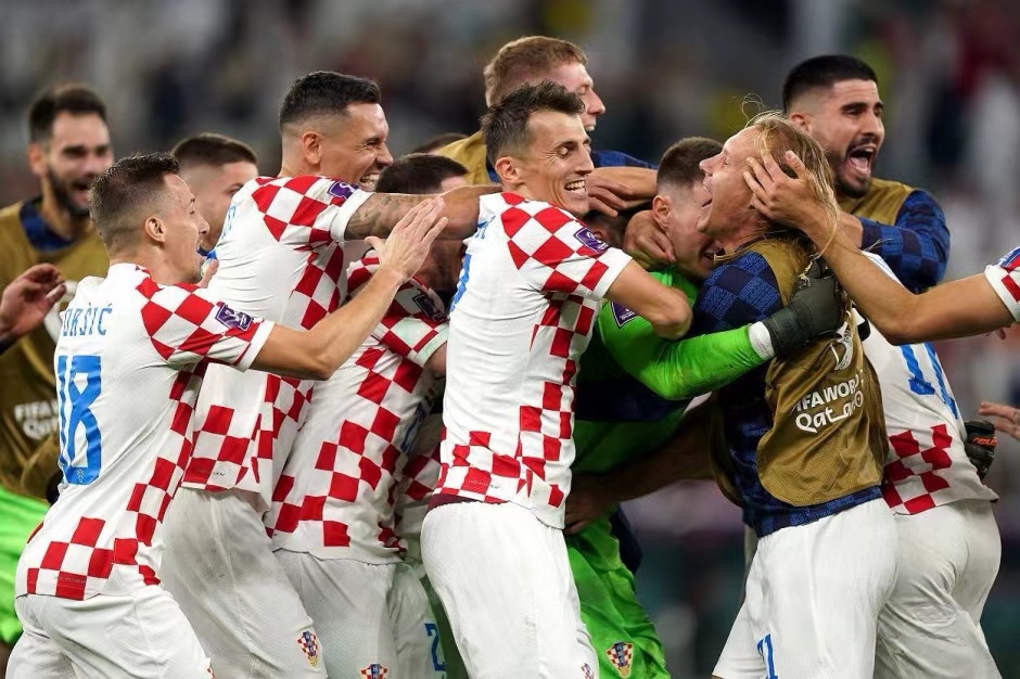 欧国联比赛氛围热烈,球迷热情高涨 欧国联比赛氛围热烈,球迷热情高涨