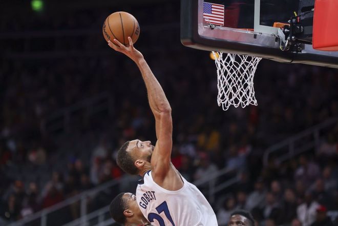 福建队鏖战马刺，戈贝尔高光表现