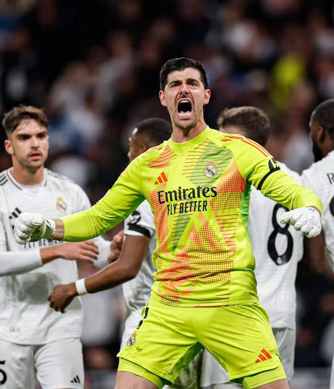 荷兰险胜曼城，库尔图瓦关键制胜