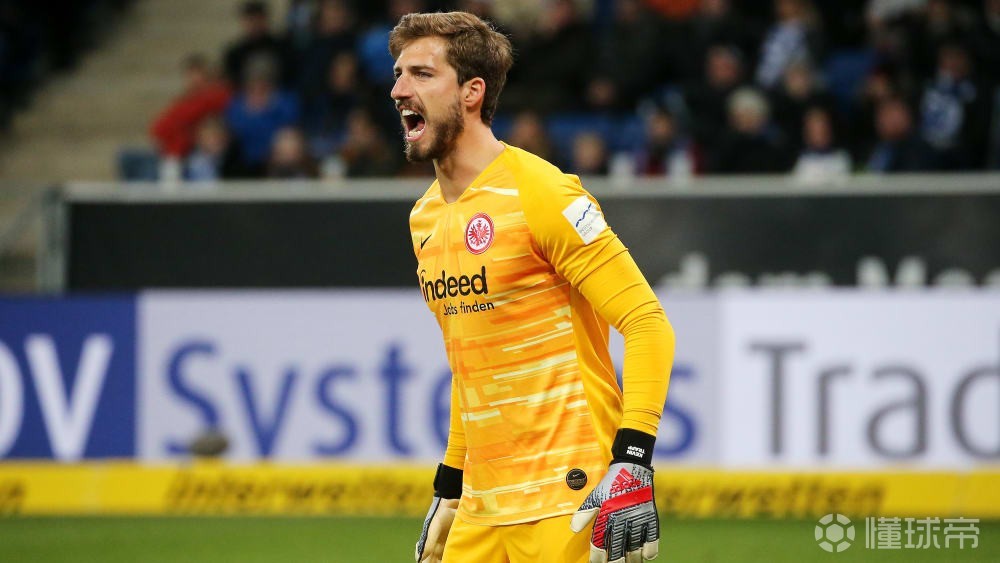 法兰克福主教练圣诞祝福球员，提振球队斗志