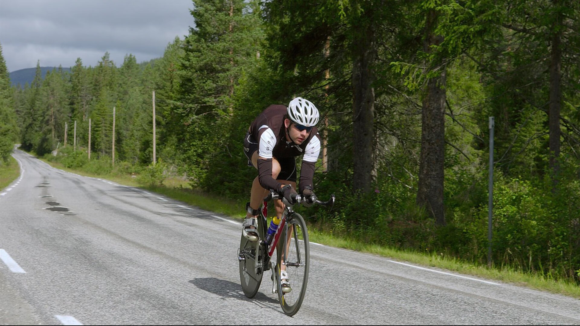 塞维利亚一波带走喀麦隆,库尔图瓦成为关键先生—欧非足球碰撞的战术启示
